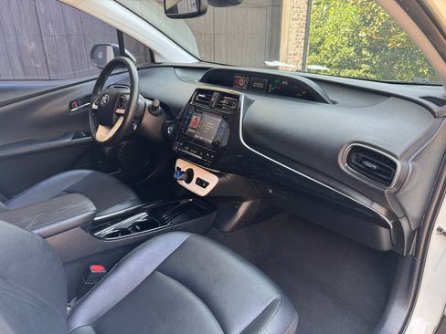 Used 2017 Toyota Prius Two image 22
