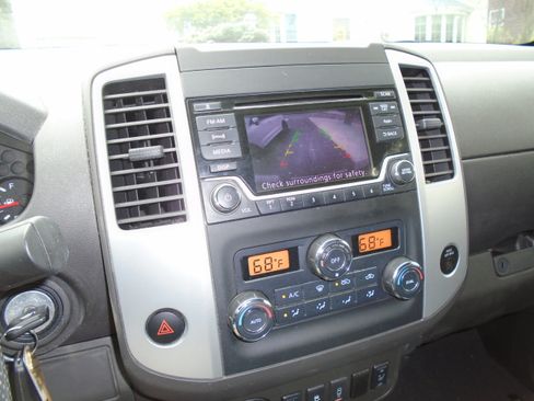 Used 2015 Nissan Frontier SV w/ SV Value Truck Package AWD/4WD image 16