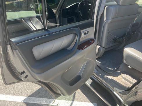 Used 2005 Toyota Land Cruiser AWD/4WD image 26
