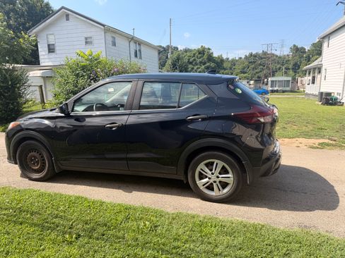 Used 2021 Nissan Kicks S FWD image 4