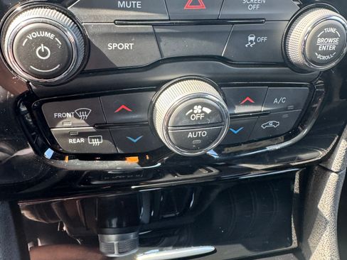 Used 2019 Chrysler 300 S image 20