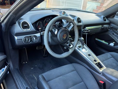 Used 2021 Porsche 718 Boxster RWD image 10