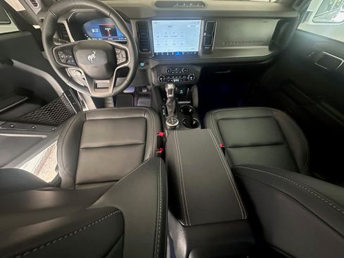 Used 2025 Ford Bronco Big Bend w/ Black Diamond Package image 8