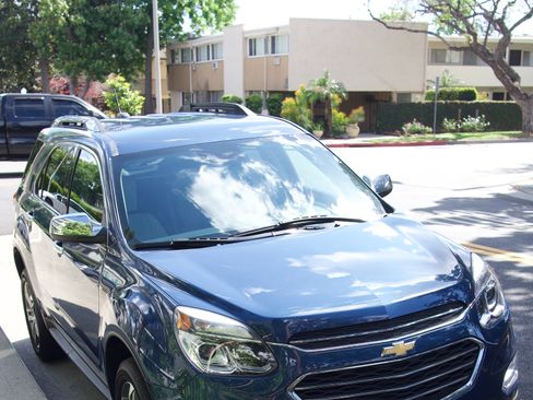 Used 2017 Chevrolet Equinox Premier w/ Enhanced Convenience Package image 5