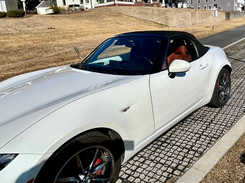 Used 2022 MAZDA MX-5 Miata Grand Touring image 11