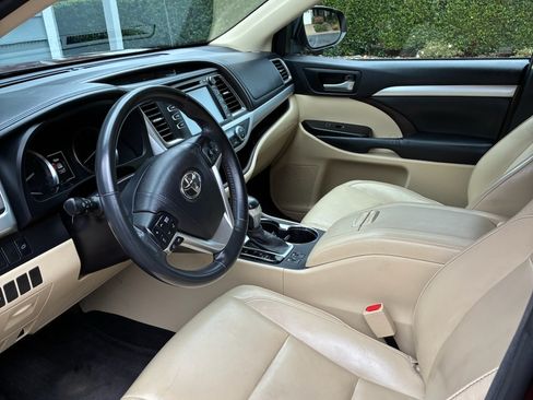 Used 2015 Toyota Highlander XLE image 9