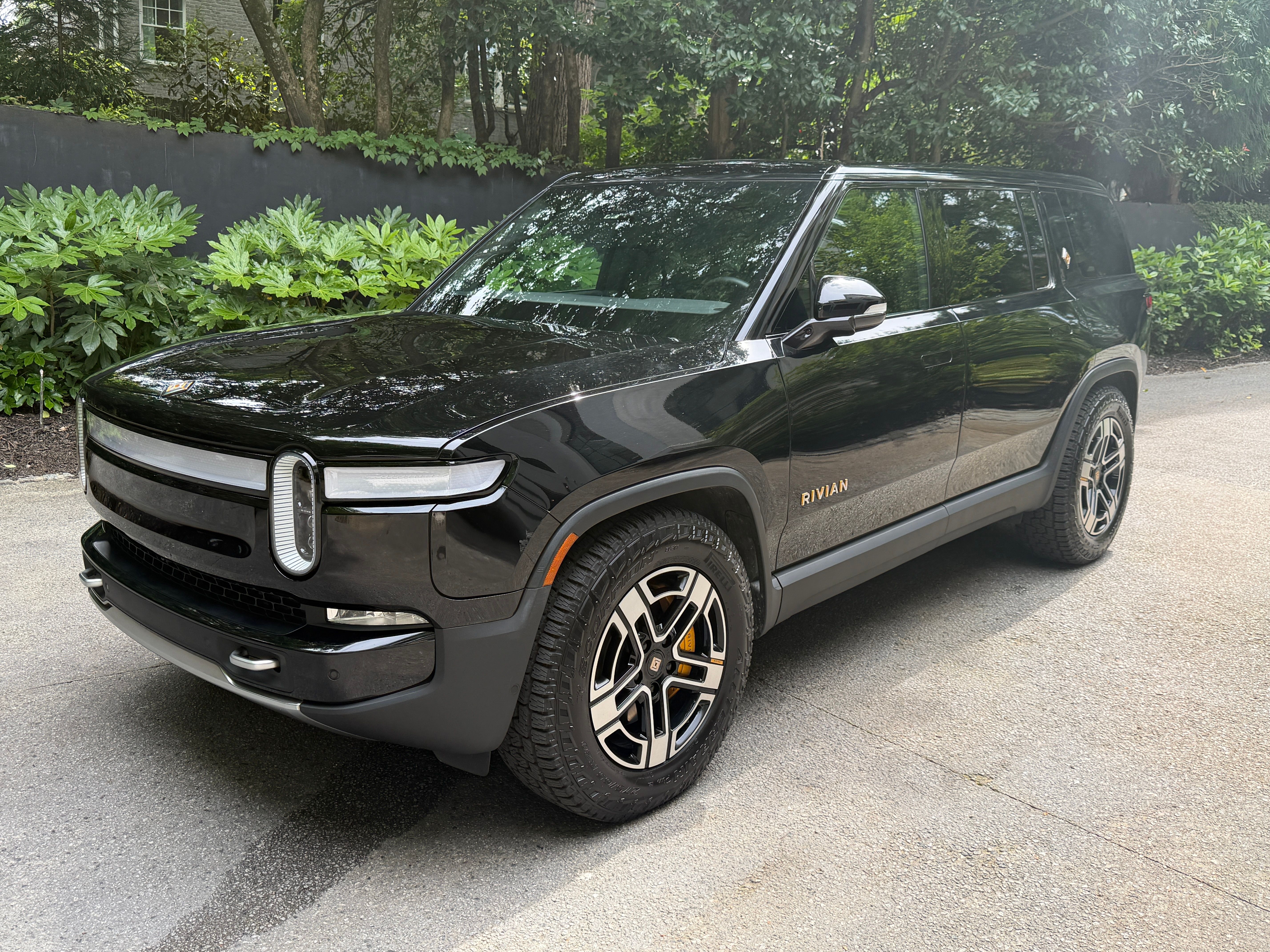 Used 2024 Rivian R1S Adventure AWD/4WD image 1
