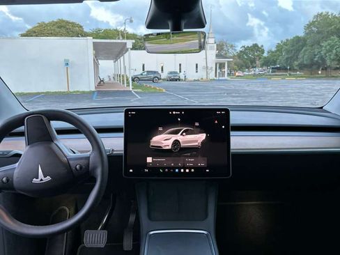 Used 2023 Tesla Model Y Long Range image 14