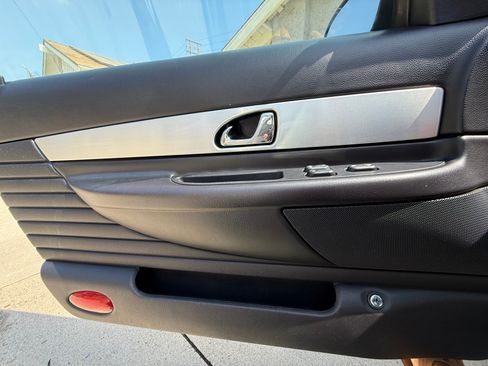 Used 2003 Ford Thunderbird image 12