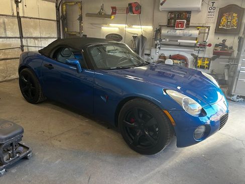 Used 2006 Pontiac Solstice Convertible w/ Premium Package image 8