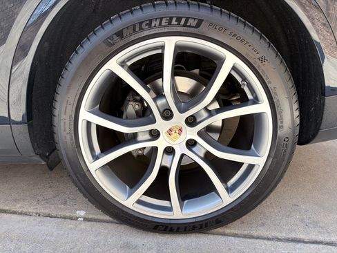 Used 2021 Porsche Cayenne S image 10