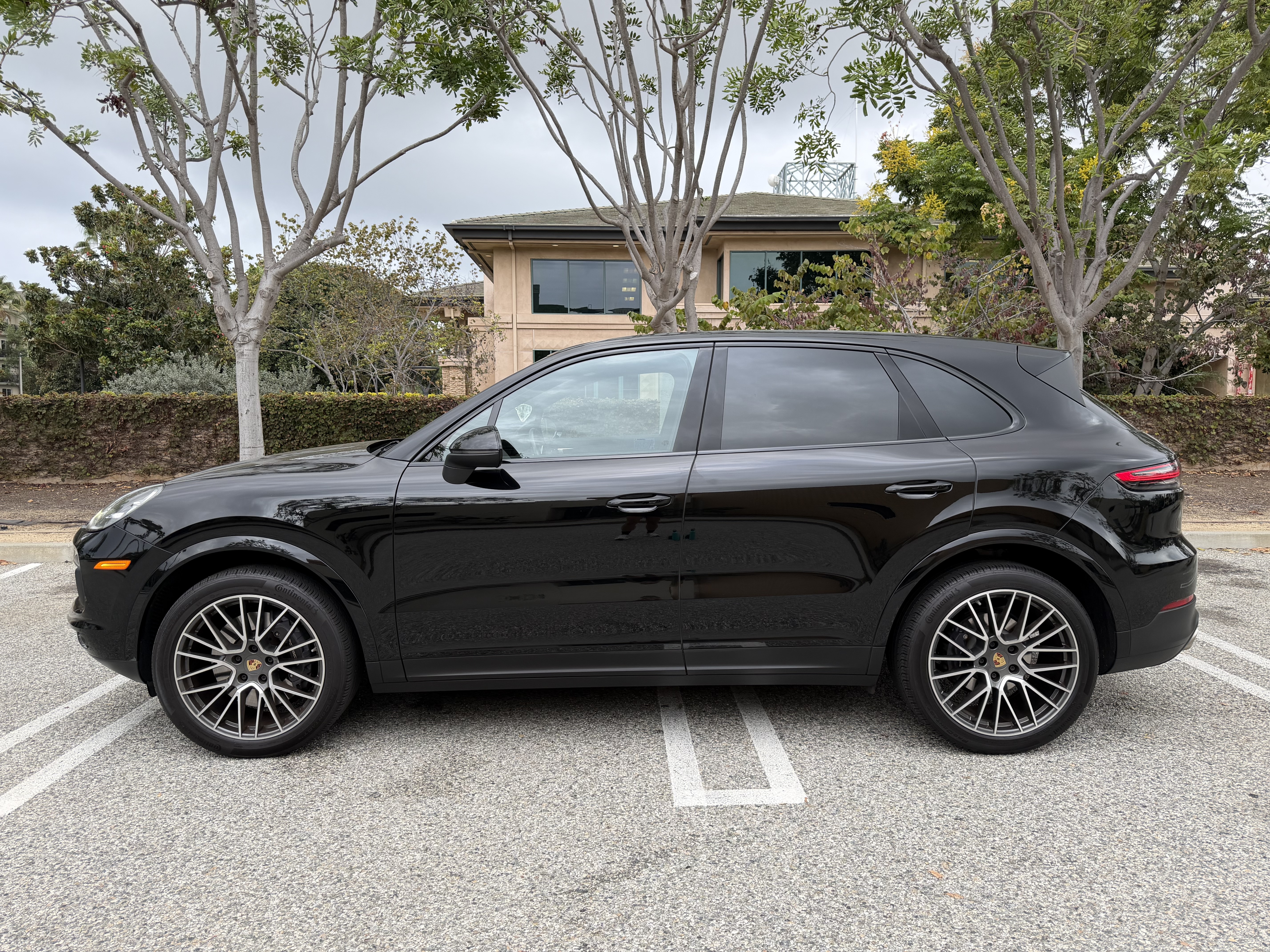 Used 2023 Porsche Cayenne AWD/4WD image 1