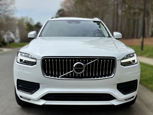Used 2020 Volvo XC90 T6 Momentum image 2