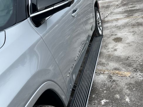 Used 2023 Jeep Grand Wagoneer Series II image 25