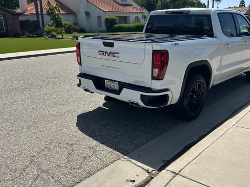 Used 2022 GMC Sierra 1500 Elevation w/ X31 Off-Road Package AWD/4WD image 6
