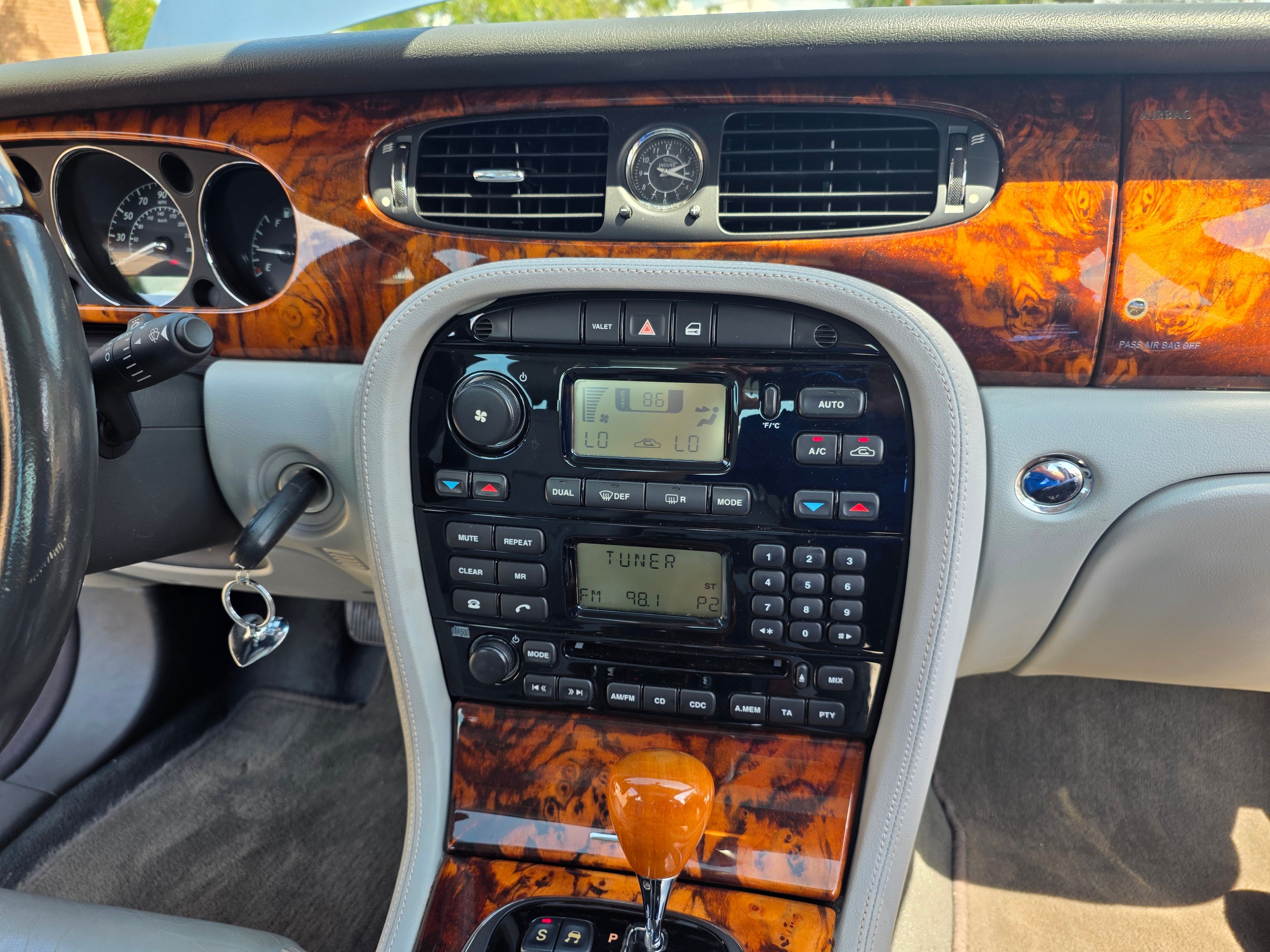 Used 2005 Jaguar XJ8 RWD image 25