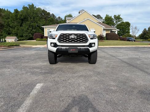 Used 2020 Toyota Tacoma TRD Off-Road AWD/4WD image 16