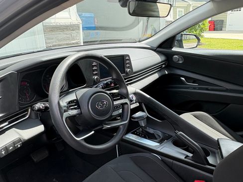 Used 2021 Hyundai Elantra SEL FWD image 9