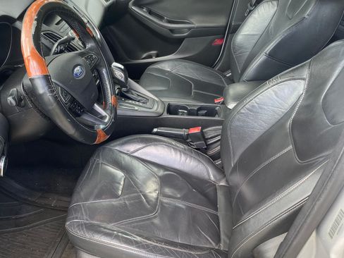 Used 2016 Ford Focus SE w/ Equipment Group 201A FWD image 5