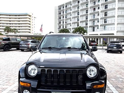Used 2003 Jeep Liberty Limited image 2