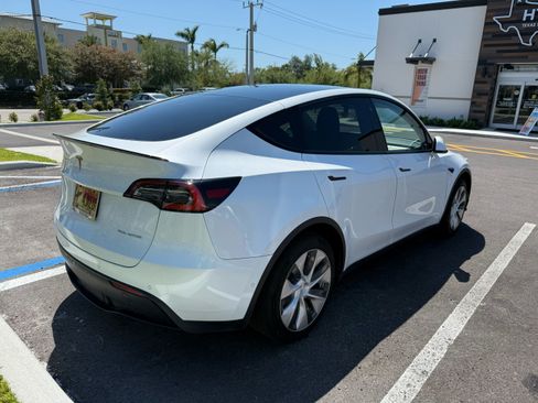 Used 2020 Tesla Model Y Long Range image 8