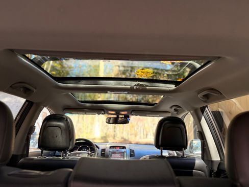 Used 2012 Kia Sorento EX w/ EX V6 Premium Pkg image 12