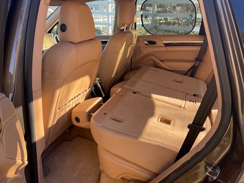 Used 2014 Porsche Cayenne S image 8