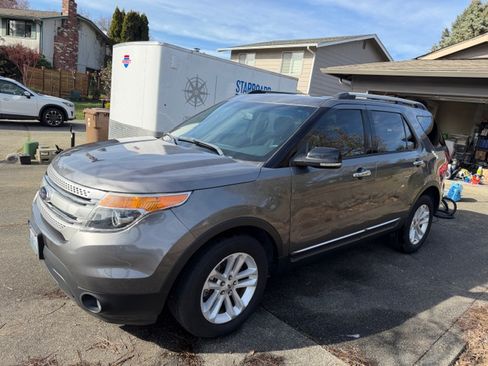 Used 2014 Ford Explorer XLT w/ Equipment Group 202A image 2