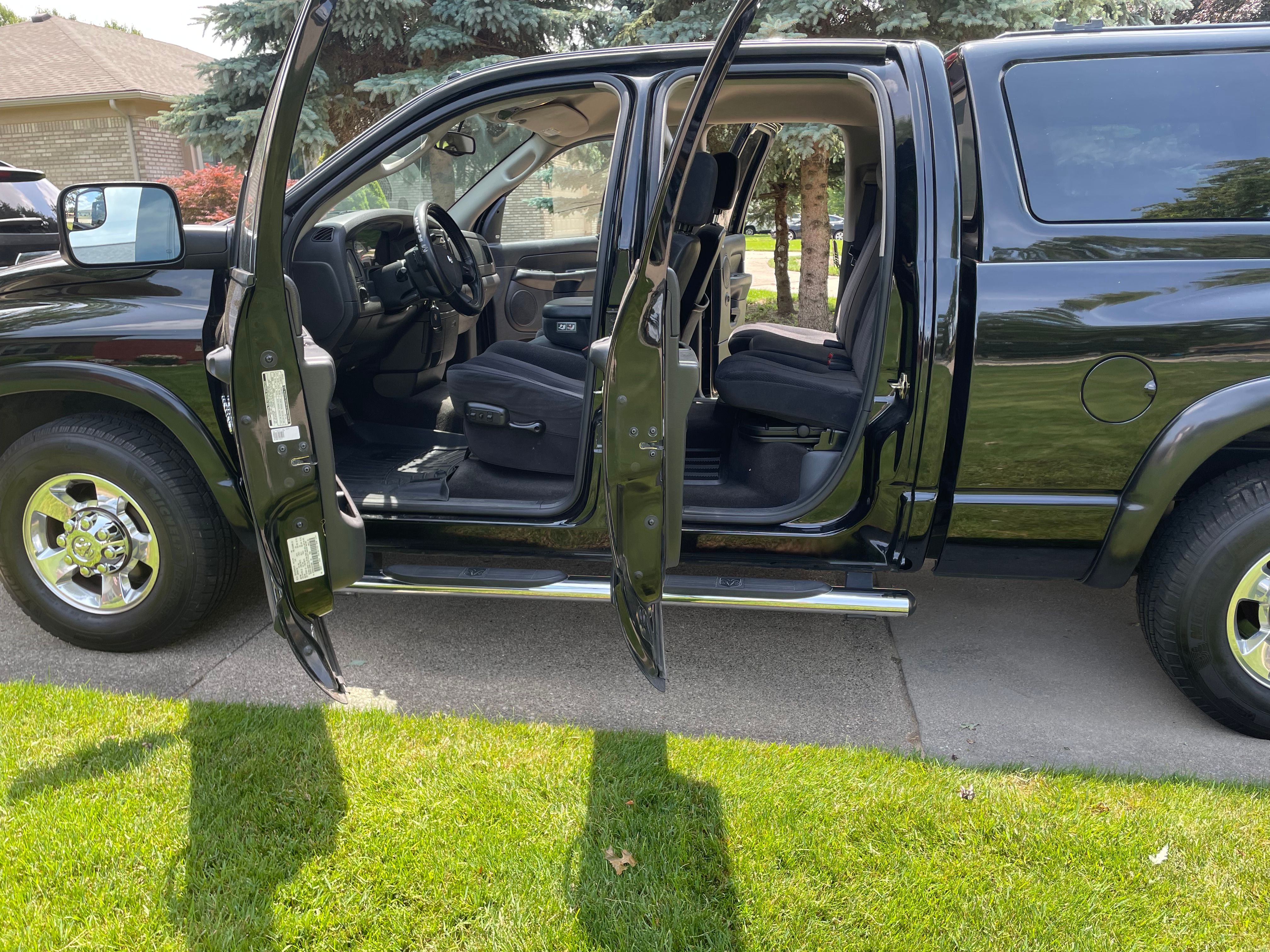 Used 2005 Dodge Ram 2500 Truck SLT w/ Quad Cab Big Horn Value Group RWD image 2