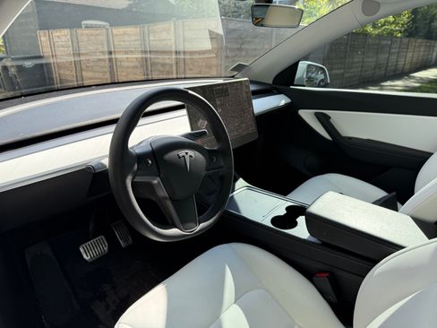 Used 2021 Tesla Model Y Long Range AWD/4WD image 11