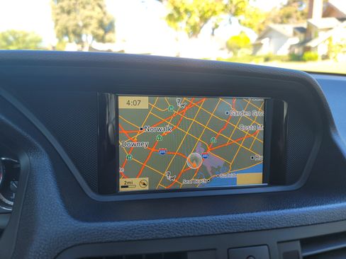 Used 2011 Mercedes-Benz E 350 Cabriolet image 9