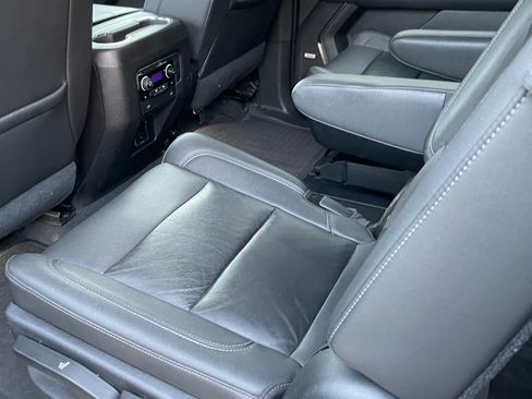 Used 2021 Chevrolet Suburban LT w/ LT Signature Plus Package image 13