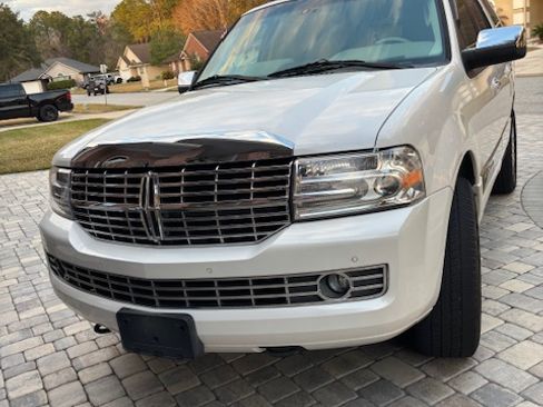 Used 2011 Lincoln Navigator 2WD image 12