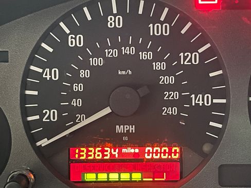 Used 1999 BMW 323is Coupe image 13