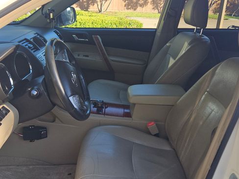 Used 2010 Toyota Highlander Limited image 9
