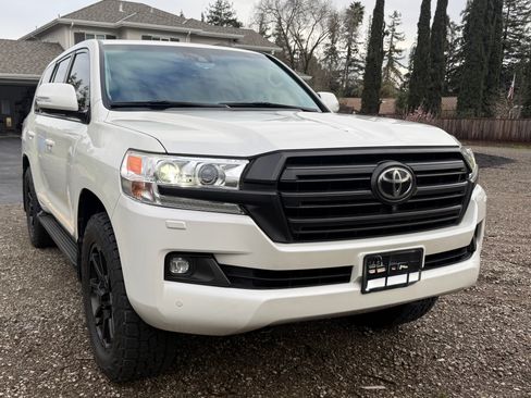 Used 2017 Toyota Land Cruiser image 1