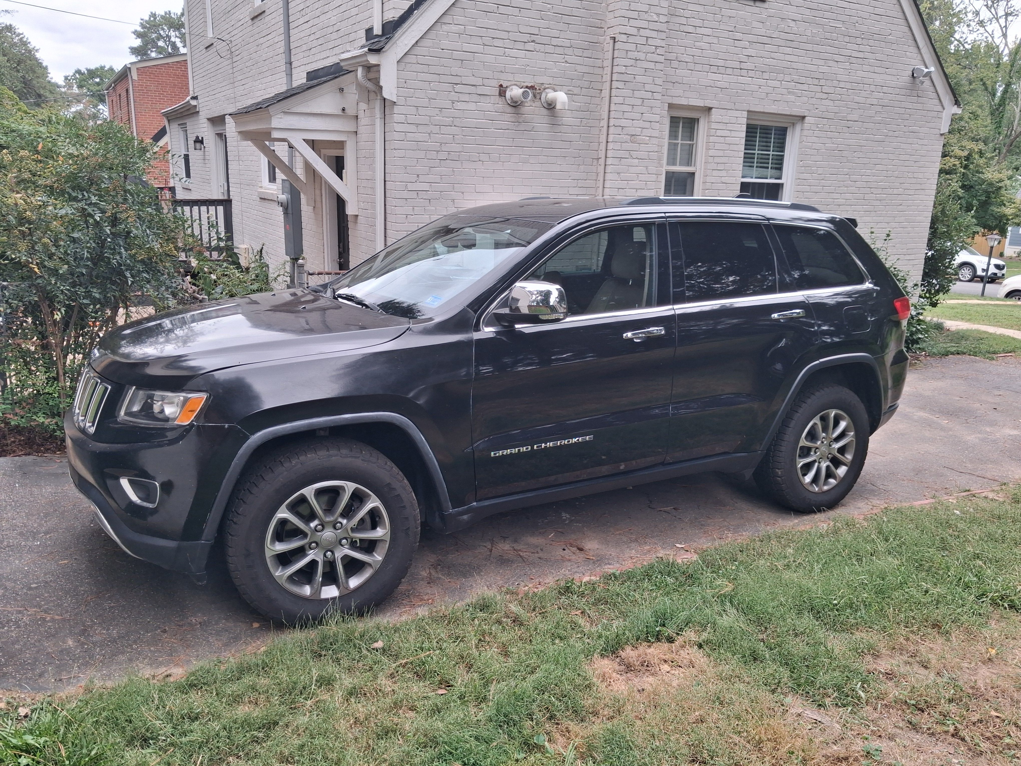 Used 2016 Jeep Grand Cherokee Limited AWD/4WD image 1
