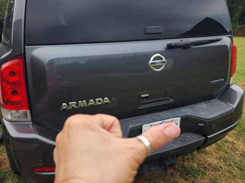 Used 2012 Nissan Armada SV w/ Driver Pkg image 2