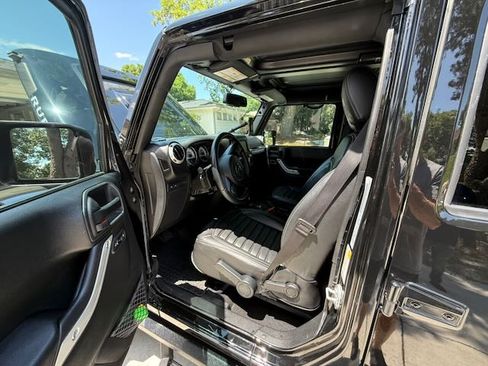 Used 2017 Jeep Wrangler Unlimited Rubicon w/ Dual Top Group image 19