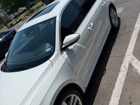 Used 2018 Volkswagen Passat 2.0T SEL Premium image 2