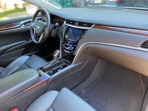 Used 2017 Cadillac XTS Luxury w/ Driver Awareness Package FWD image 2