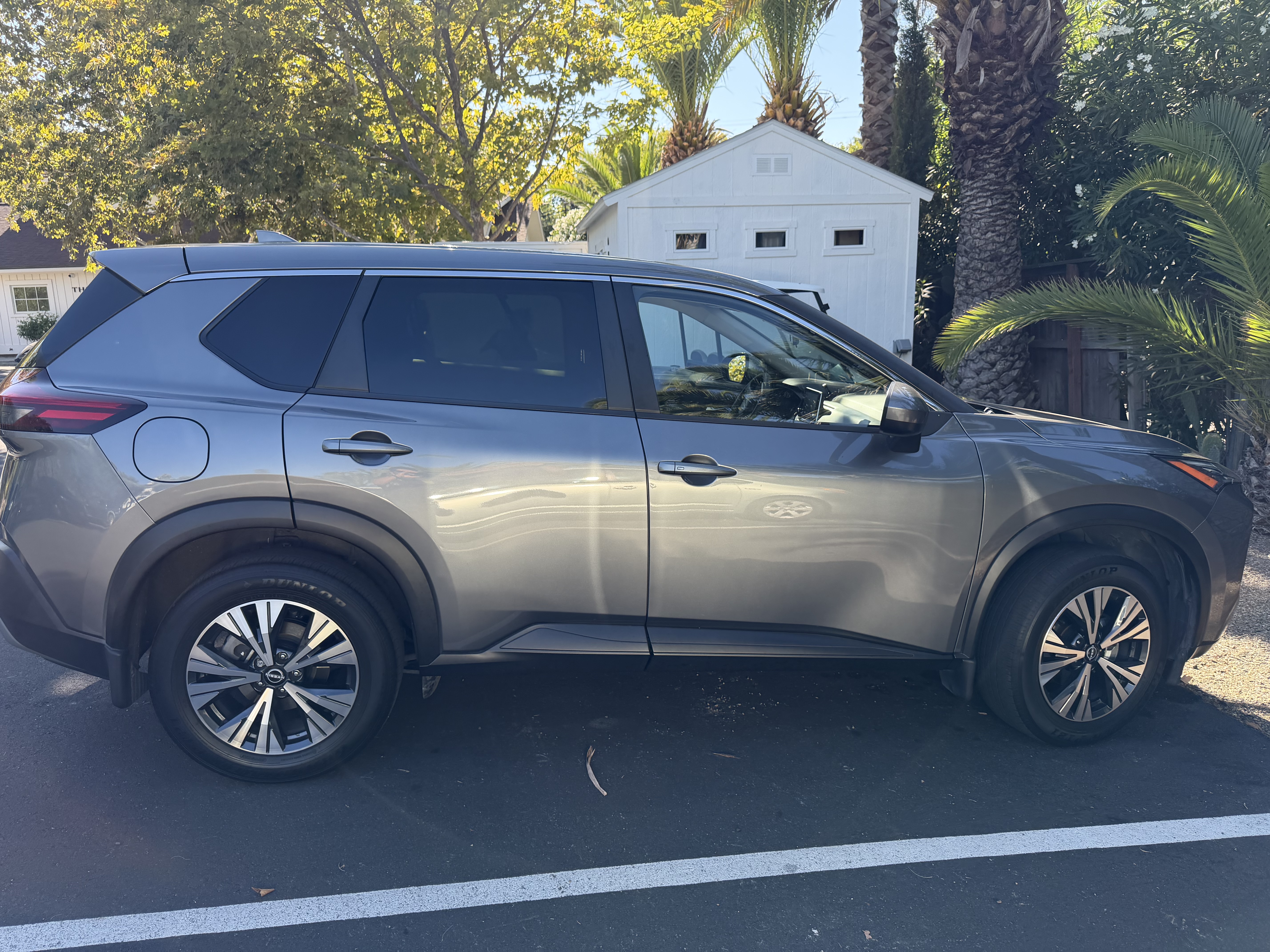 Used 2023 Nissan Rogue SV AWD/4WD image 16