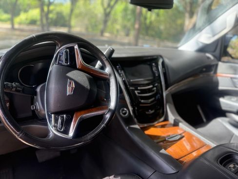 Used 2020 Cadillac Escalade ESV Luxury image 12