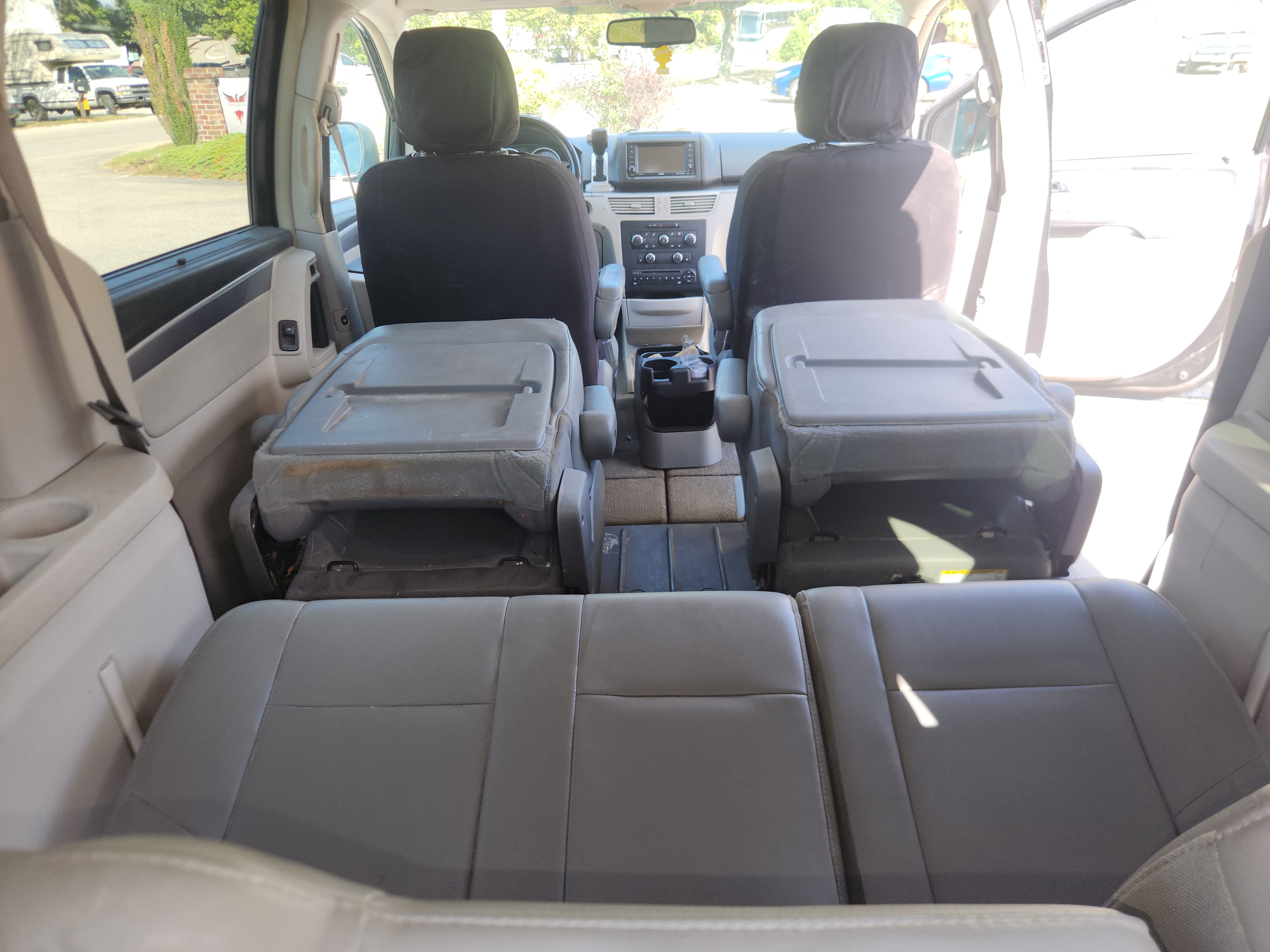 Used 2012 Volkswagen Routan SE FWD image 12