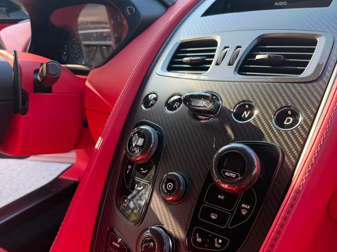 Used 2014 Aston Martin Vanquish Coupe image 21