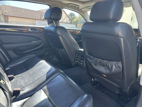 Used 2005 Jaguar XJ8 image 9