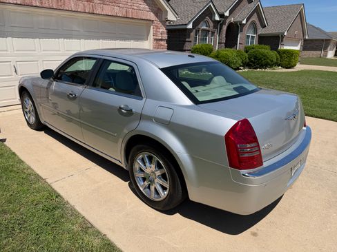Used 2007 Chrysler 300 C w/ Protection Group II RWD image 9