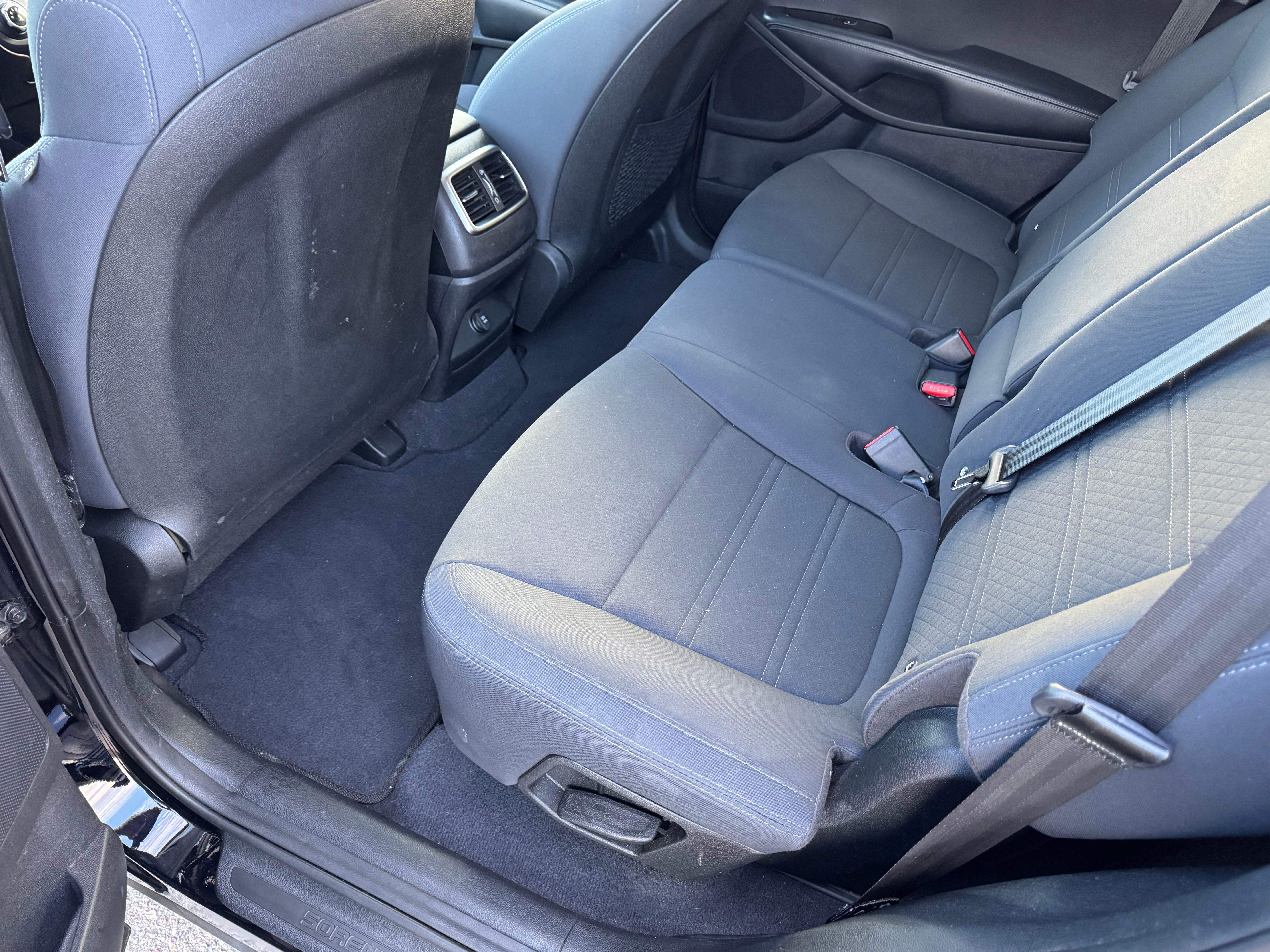 Used 2019 Kia Sorento L FWD image 9