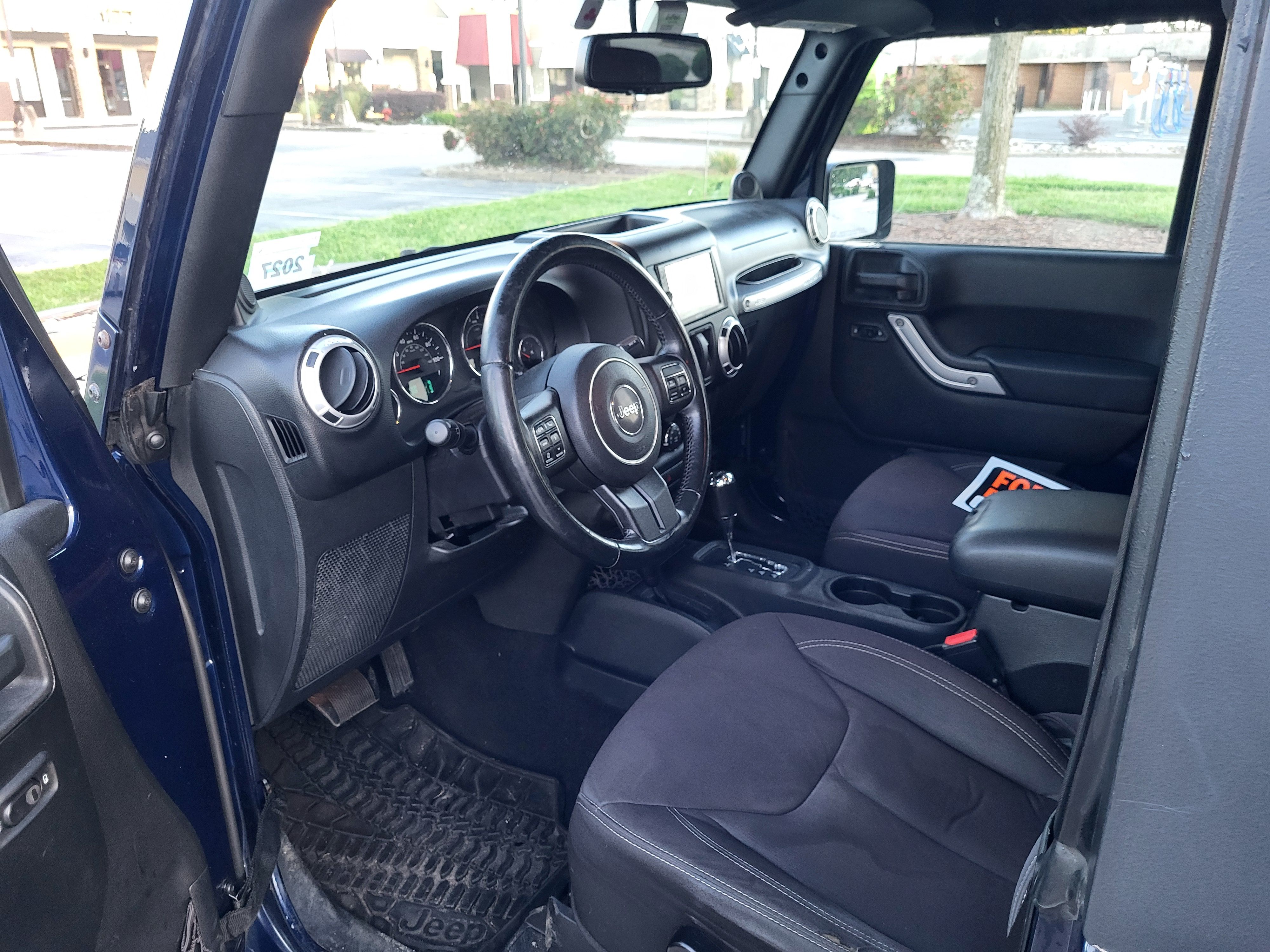 Used 2013 Jeep Wrangler Sahara w/ Connectivity Group AWD/4WD image 9