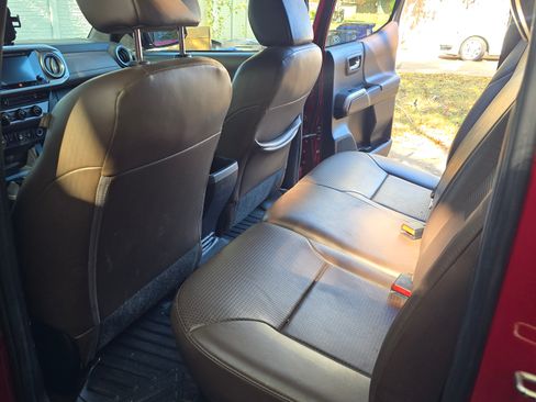 Used 2017 Toyota Tacoma Limited w/ Tow Package image 11